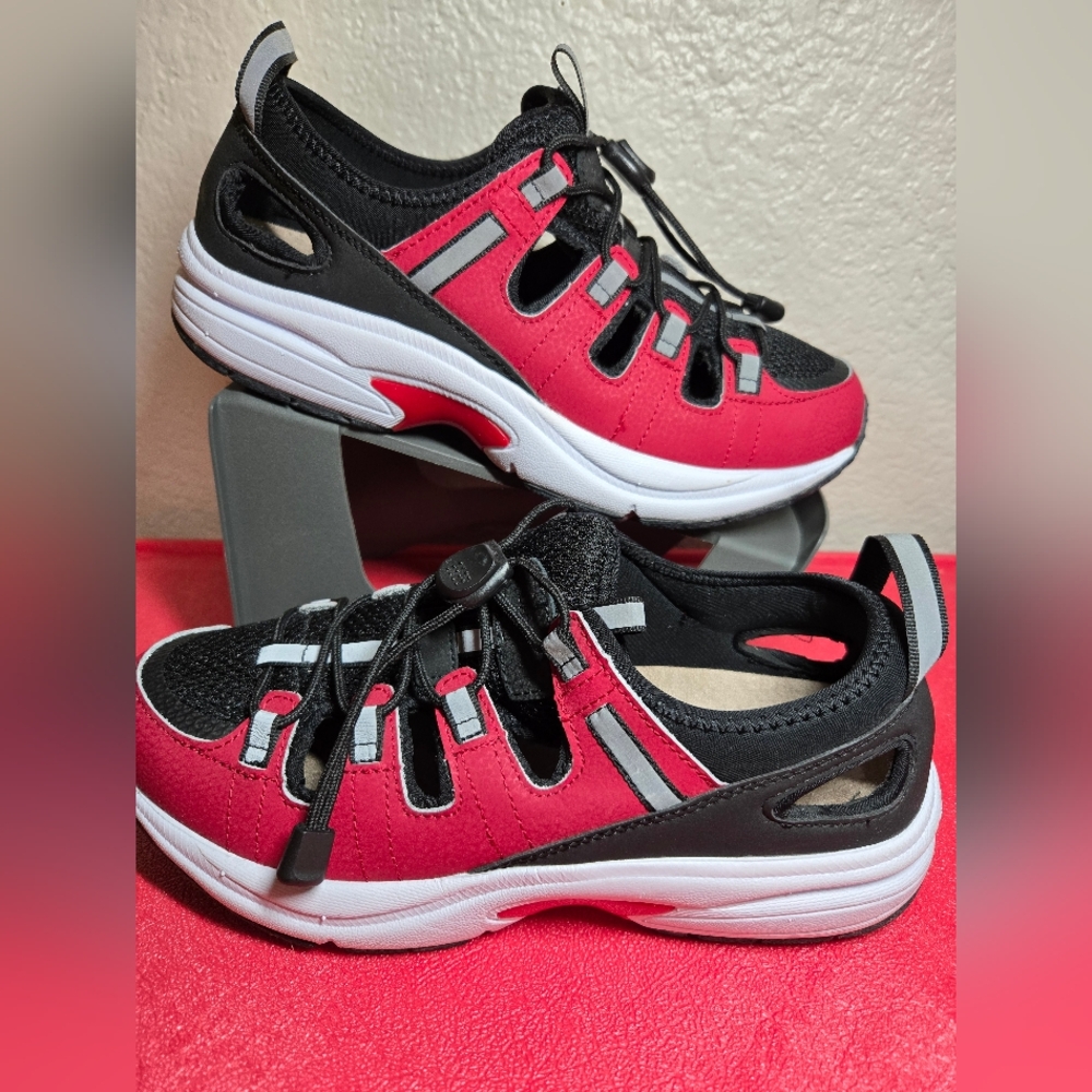 Dr. Comfort Amelia Women's Red and Black Sneakers size 9.5